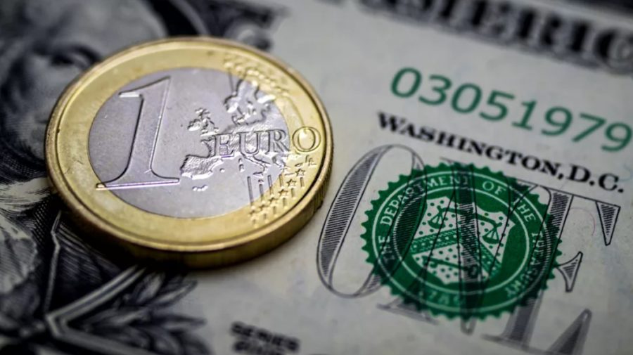 CURS VALUTAR 29 noiembrie: Euro explodează, în timp ce dolarul cedează poziții