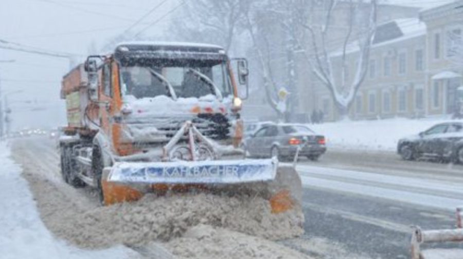 Chișinăul se pregătește de iarnă! Municipalitatea a procurat nisip, sare și a verificat toate utilajele de deszăpezire