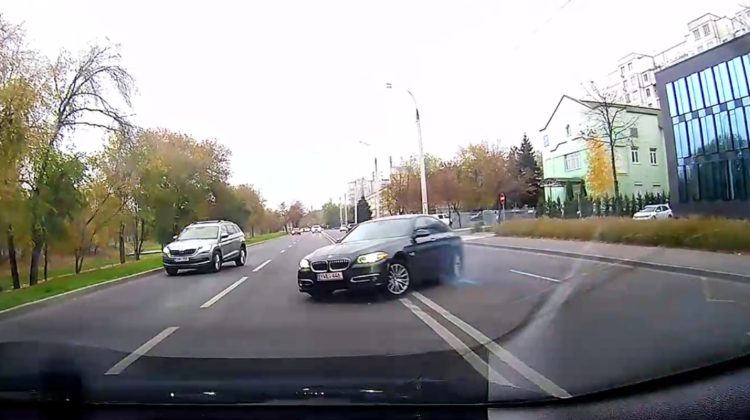 VIDEO Se putea produce o tragedie! Pericol în trafic, cauzat de un șofer care a mers haotic pe Albișoara