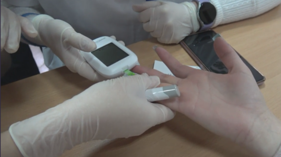 VIDEO Testări gratuite a glicemiei, în toată țara! Vezi cum a fost marcată Ziua Mondială a Diabetului Zaharat