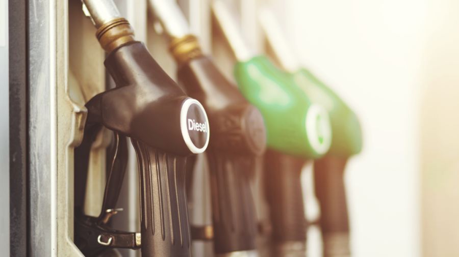 BANI.MD: Prognoze optimiste pentru șoferi! Petrolul mai ieftin va trage în jos prețul carburanților