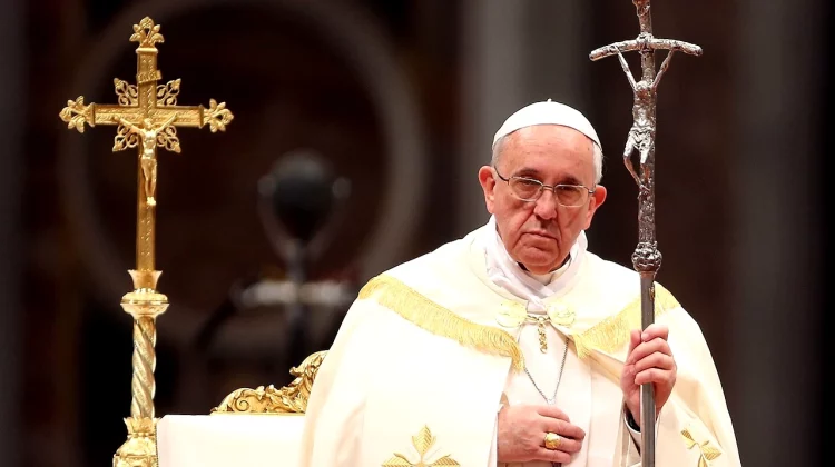 FOTO O imagine virală cu Papa Francisc stârnește îngrijorare. Ce spun experții