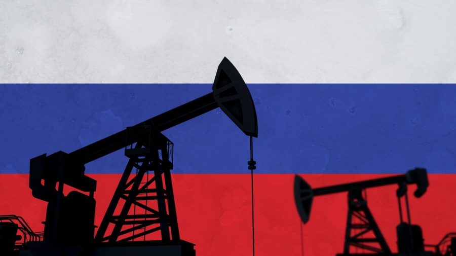 Țările UE au ajuns la un acord final ce prevede plafonarea preţului petrolului livrat de Rusia! Vezi prețul unui baril
