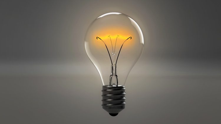 DOC Lumina s-ar putea ieftini cu 30 de bani! Solicitarea depusă de Premier Energy la ANRE