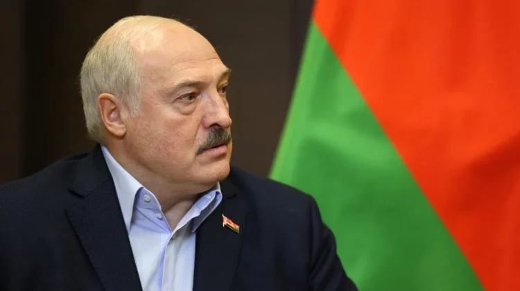 Lukașenko vrea să adune 150.000 de soldați voluntari. „Fiecare trebuie să poată mânui arma”