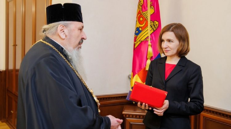 Maia Sandu a primit Ordinul Jubiliar „Gurie Grosu” de la ÎPS Petru, Mitropolit al Basarabiei