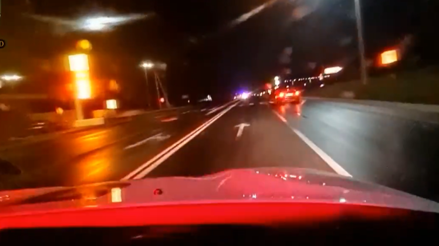VIDEO Șofer „dezgolit frumos” – tras pe dreapta noaptea trecută! Nu avea permis și era beat criță