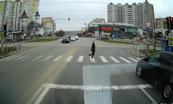 VIDEO Situația de groază la Ciocana. Pieton, la un pas de a fi tamponat în timp ce traversa strada în fugă