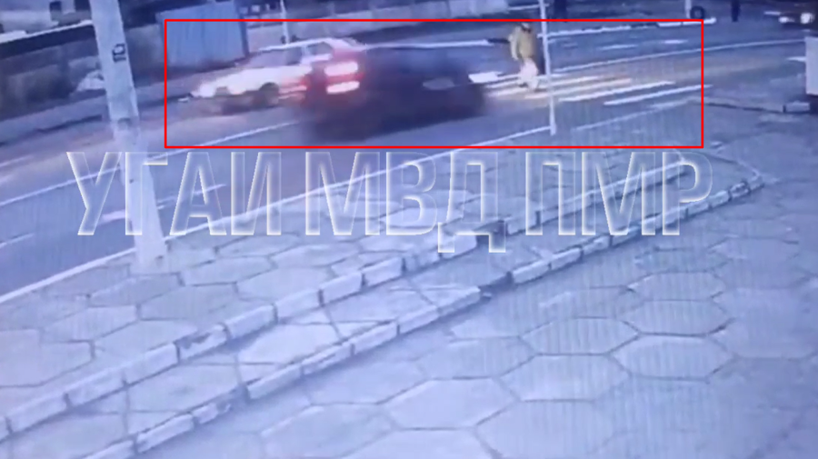 VIDEO de groază! Momentul în care un bărbat este lovit în timp ce traversează strada pe trecerea de pietoni