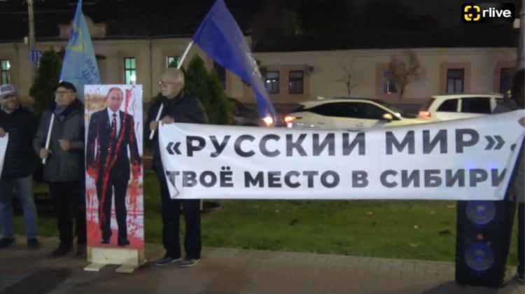 VIDEO Partidul Liberal, protest la Ambasada Federației Ruse în Moldova: „Ucraina ne inspiră și pe noi”