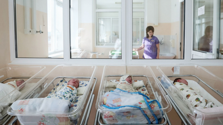 Rusia va interzice străinilor să folosească mamele sale surogat. „Acești bebeluși ajung adesea în situații dificile”