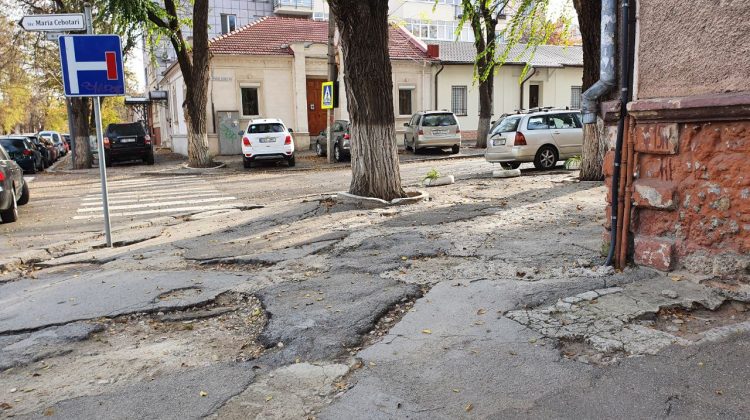 Probleme nu doar pentru șoferi, ci și pietoni! Trotuarele a 5 străzi din zona istorică a Chișinăului intră în reparație
