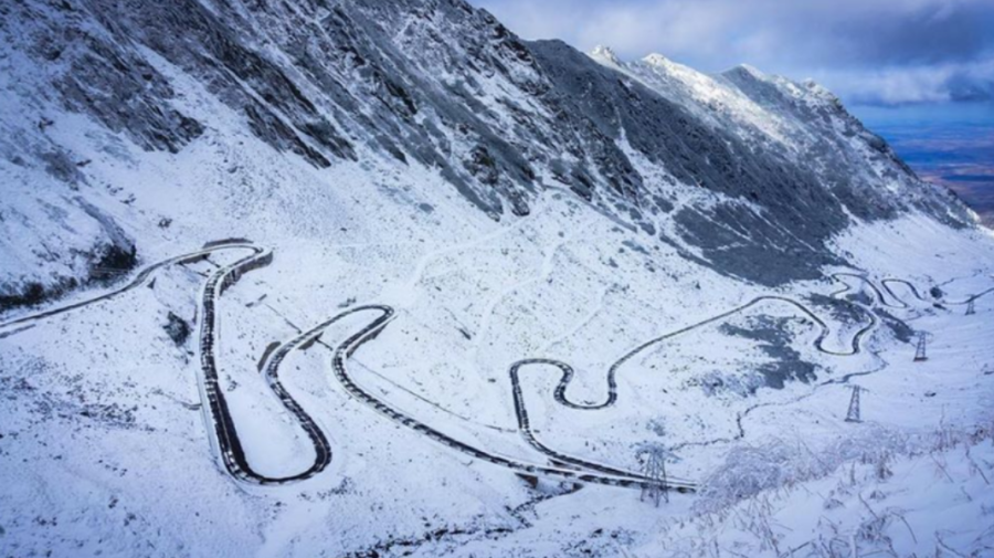 VIDEO Imagini spectaculoase de la Transfăgărăşan! Stratul de zăpadă măsoară câțiva centimetri