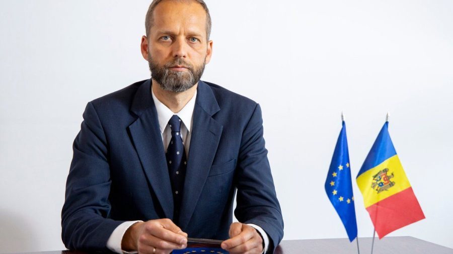 Cum comentează ambasadorul UE în Moldova decizia CSE de a retrage licențele celor 6 posturi TV