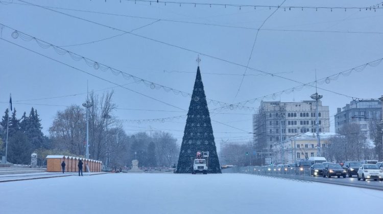 FOTO Moș Crăciun, ghid prin Chișinău în decembrie. Și în acest an, transportul public va îmbrăca straie de sărbătoare