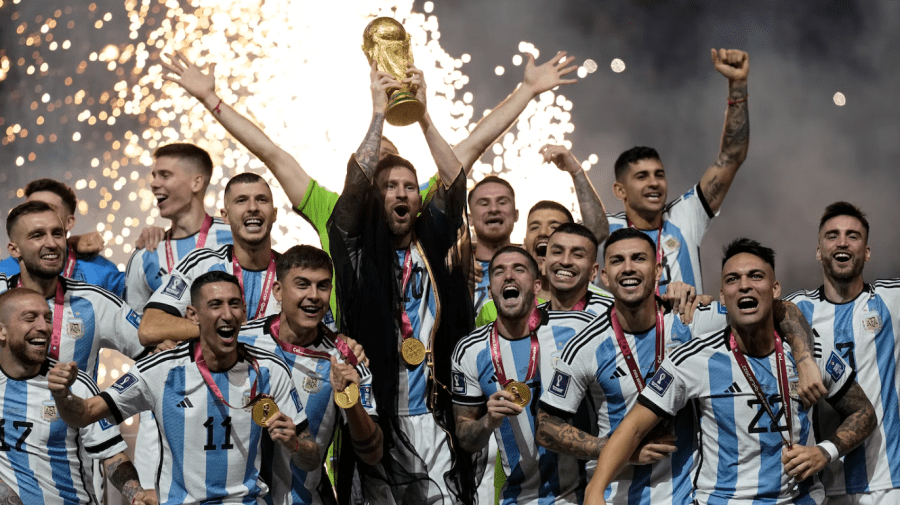 Argentina, ţara cu cei mai buni fotbalişti din lume, cu o economie în criză și o inflație de 100%