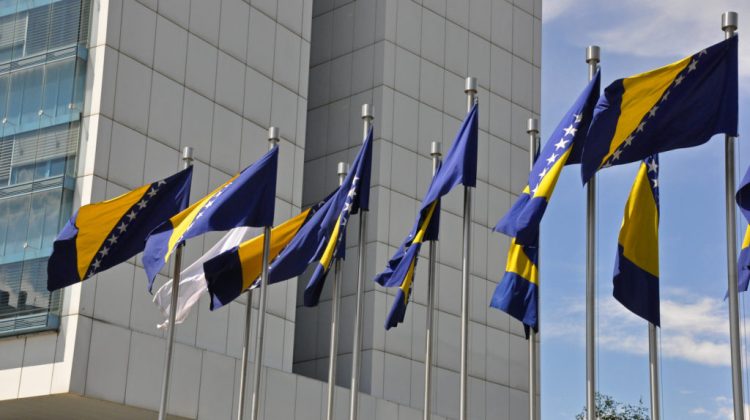 Bosnia-Herţegovina a primit oficial statutul de ţară candidată la aderarea la UE