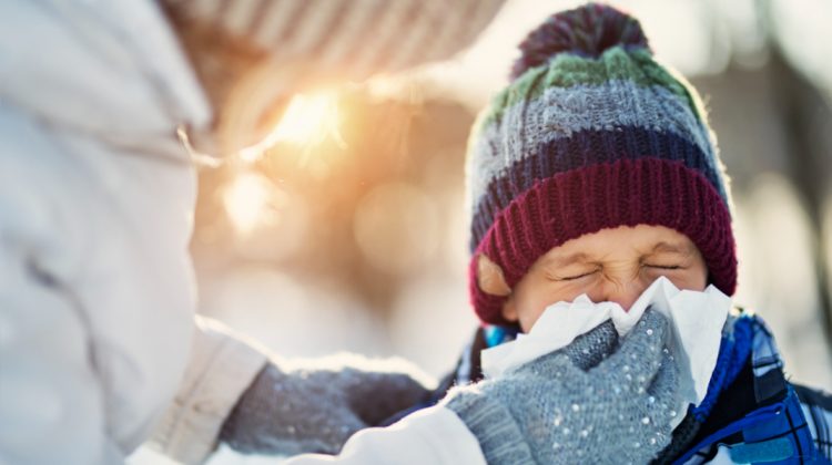 Te-ai întrebat vreodată de ce gripa și răceala afectează mai mulți oameni în timpul iernii? Iată răspunsul
