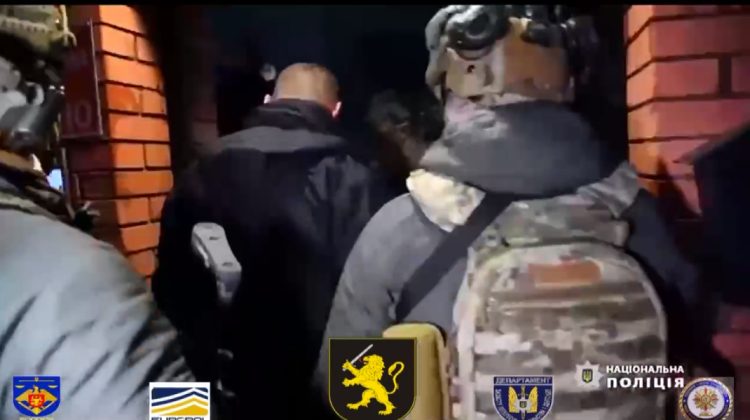 VIDEO Atacuri raider, torturi și răpiri: 44 percheziții în dosarul unei organizații criminale, care activa în Ucraina