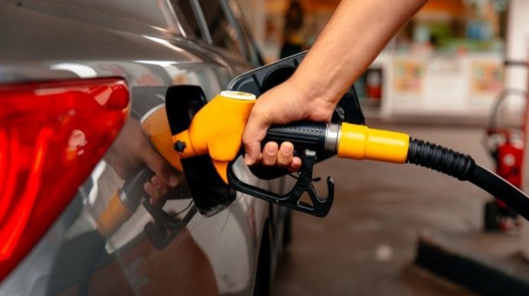 Suflă vântul în buzunare! Prețul carburanților crește pe zi ce trece. Cât costă azi