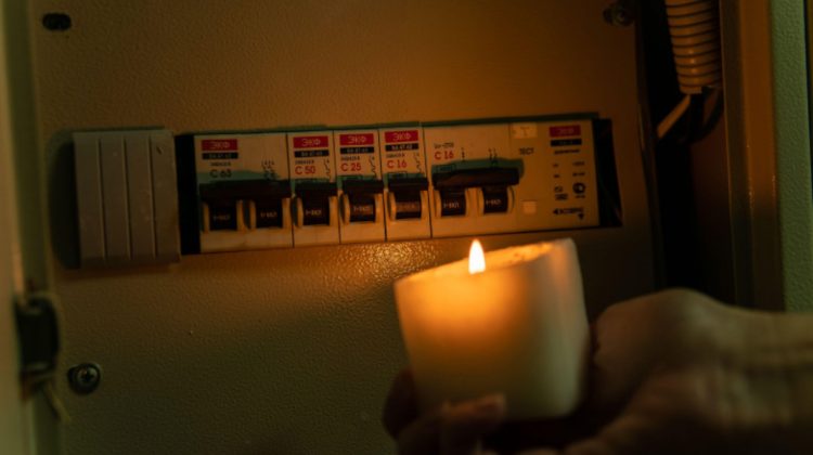 Lumina se îndreaptă spre Ucraina: Sute de generatoare germane de curent electric au pornit la drum