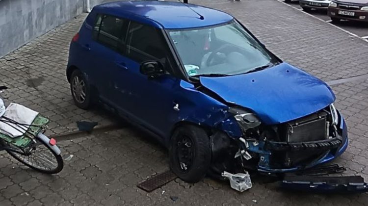 FOTO Accident rutier în in „inima” Benderului! Unul dintre șoferi s-a speriat și a intrat pe trotuar