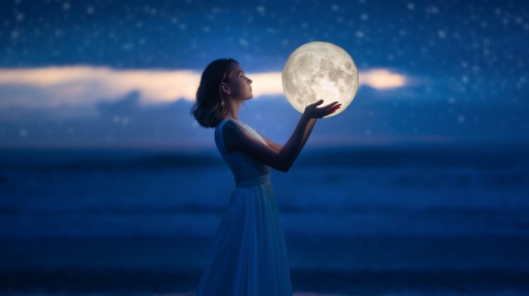 HOROSCOP 8 decembrie: Cum vor fi influențate zodiile de luna plină în Gemeni