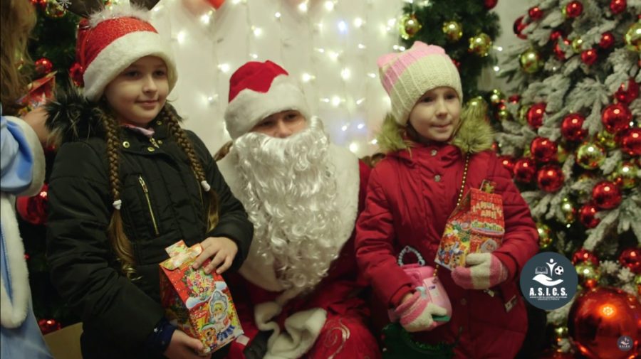 VIDEO Asociația A.S.I.C.S. a oferit nouă mii de cadouri pentru copiii care vor vizita Târgul de Crăciun din PMAN