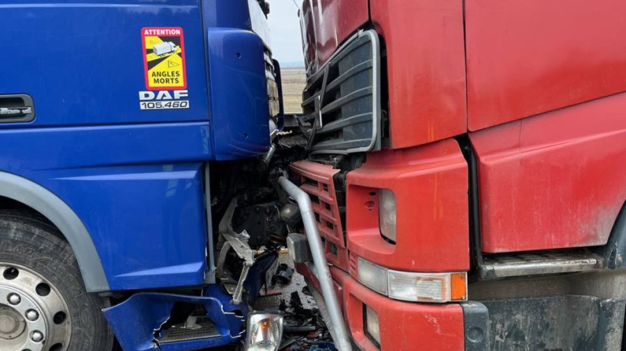 FOTO Două camioane s-au „pupat” în apropierea vamei Albița. În ce stare sunt șoferii