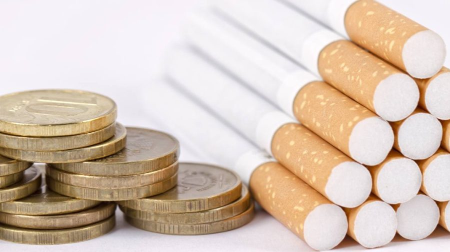 Operatorii pieței produselor de tutun: Comerțul ilegal s-a dublat, iar majorarea accizei va afecta piața legală
