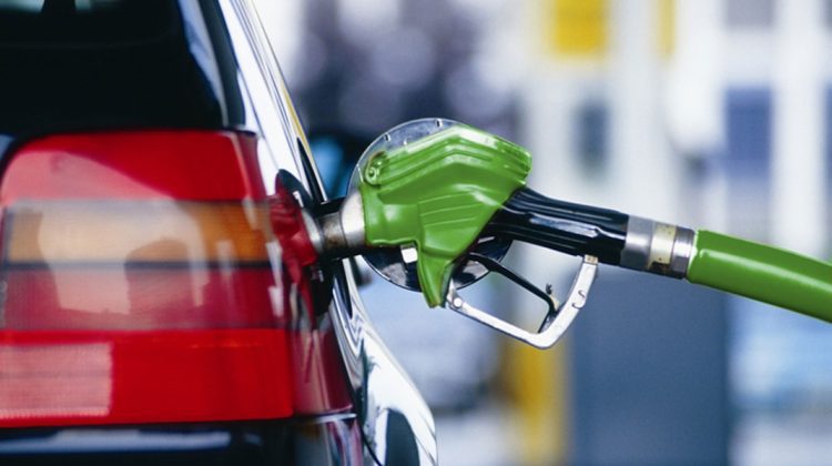 Încheiem săptămâna cu dreptul! Benzina a coborât sub 23 de lei. Cât costă motorina