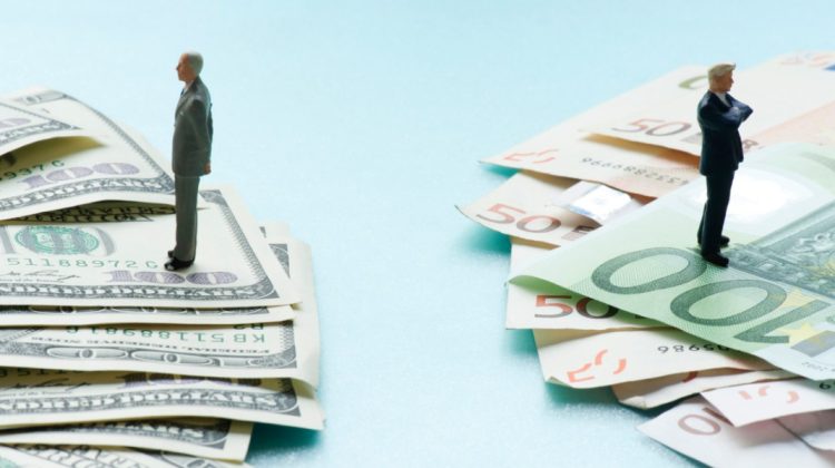 CURS VALUTAR 16 decembrie: Vezi cât valorează azi euro și dolarul