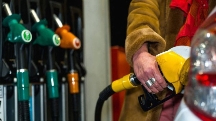 Veștile bune se țin lanț! ANRE anunță o nouă ieftinire a carburanților. Cât costă azi benzina