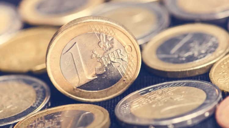 CURS VALUTAR 21 decembrie: Dolarul se ieftinește, în timp ce euro rămâne neclintit