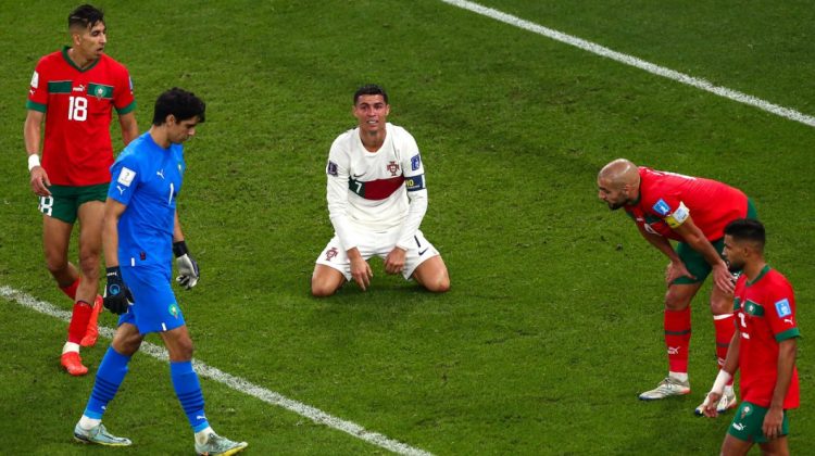 FOTO, VIDEO Ronaldo, în lacrimi, după eliminarea Portugaliei de la Cupa Mondială. Fanii marocani l-au ironizat!