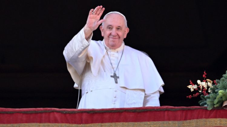 Papa Francisc, la binecuvântarea de Crăciun: Domnul să lumineze mințile celor care pot opri acest război fără sens