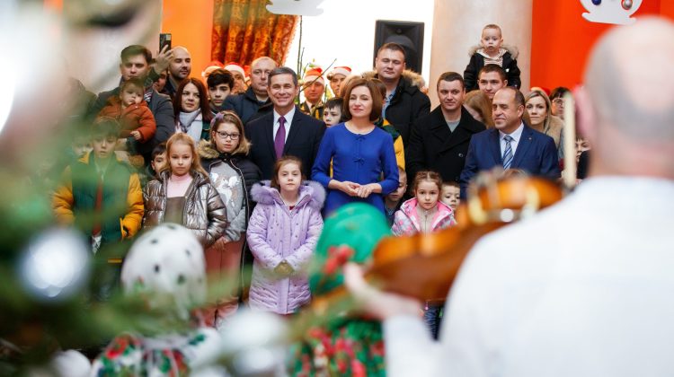 FOTO Surpriză pentru copiii militarilor. Maia Sandu a participat la sărbătoarea acestora dedicată Crăciunului