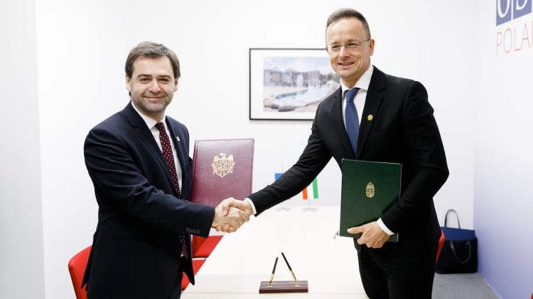 Ungaria va oferi 40 de burse pentru studenții moldoveni în fiecare an. Acord semnat de Nicu Popescu și Péter Szijjártó