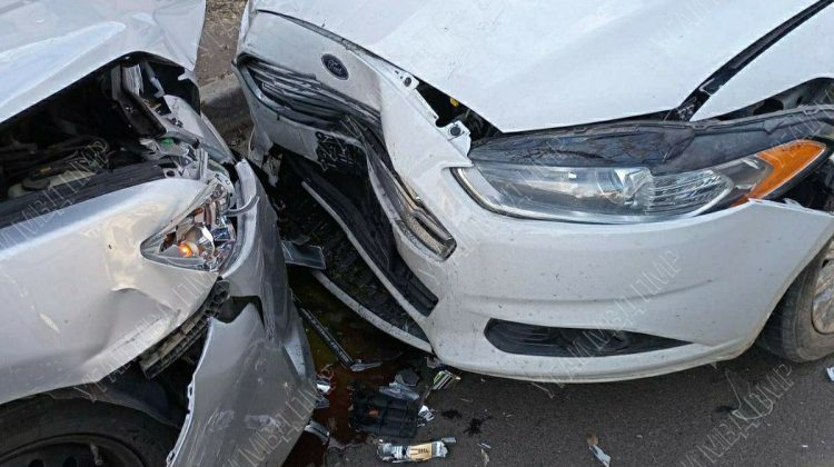 FOTO Accident în lanț! Un șofer a ajuns la spital, iar patru mașini au fost avariate