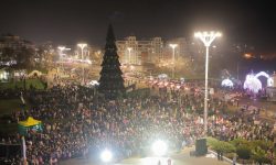 VIDEO Atmosferă de sărbătoare la Tiraspol! Au fost aprinse luminițele pe pomul de Crăciun