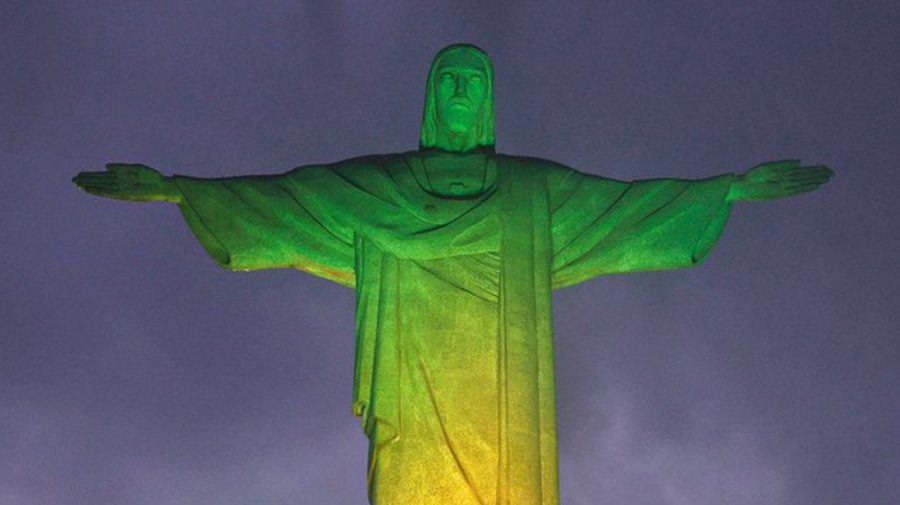 Brazilia întâmpină Revelionul în doliu! Statuia lui Hristos, iluminată în culorile drapelului național