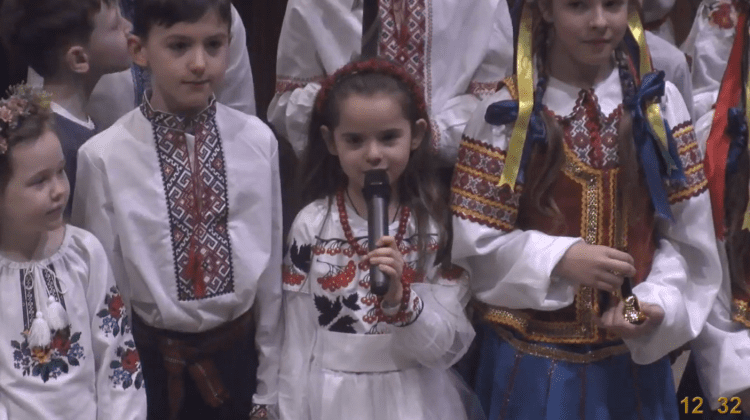 VIDEO Emoționant. Un grup de copii ucraineni i-a colinda pe deputați în limba română. Au cântat „Steaua sus răsare”