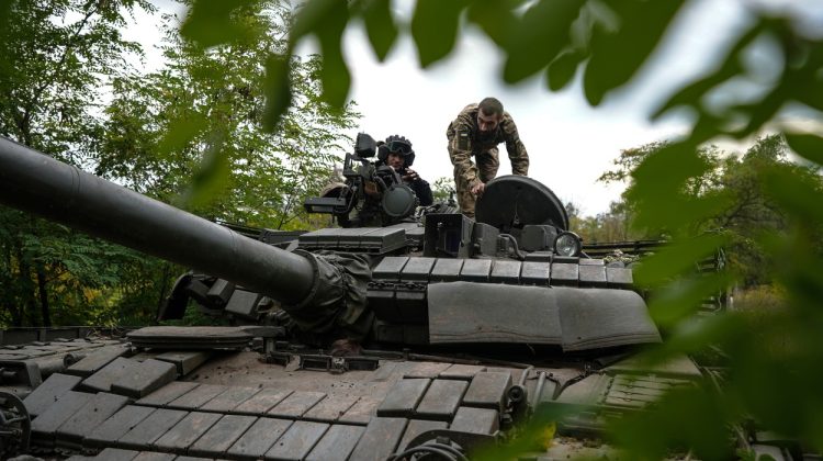 Statele Unite accelerează trimiterea de echipamente militare în Ucraina