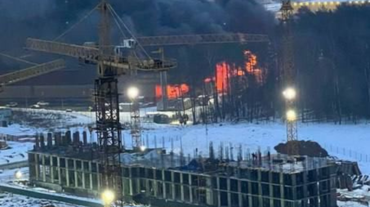 VIDEO Încă un centru comercial din suburbia Moscovei este în flăcări! Focul a afectat peste 9 mii de metri pătrați