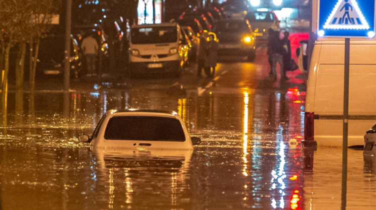 VIDEO Ploile puternice au făcut prăpăd în Portugalia! Străzile din Lisabona a ajuns sub apă