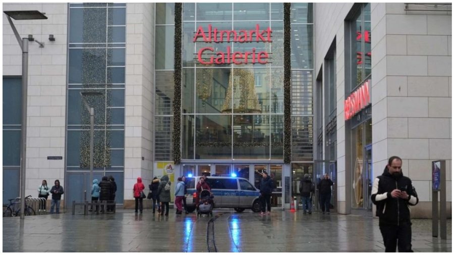 FOTO Luare de ostatici într-un centru comercial din Germania. Inițial, atacatorul și-ar fi ucis mama
