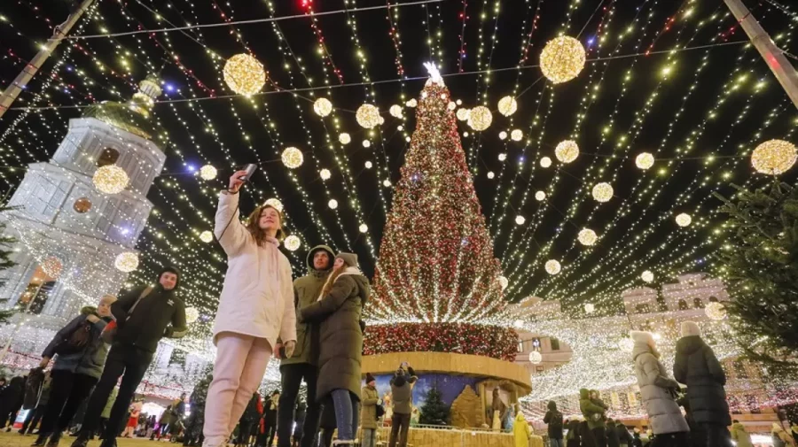 Un pom de Crăciun al „invincibilităţii” va fi instalat la Kiev. Cum va fi alimentat?