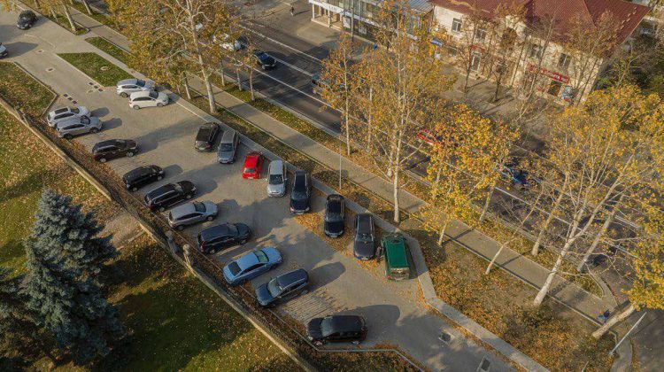 FOTO Una dintre cele mai mari parcări publice din Chişinău a fost construită în sectorul Buiucani al Capitalei