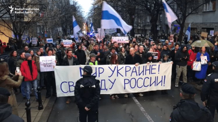 FOTO Rușii din Serbia au protestat împotriva războiului lui Putin în Ucraina
