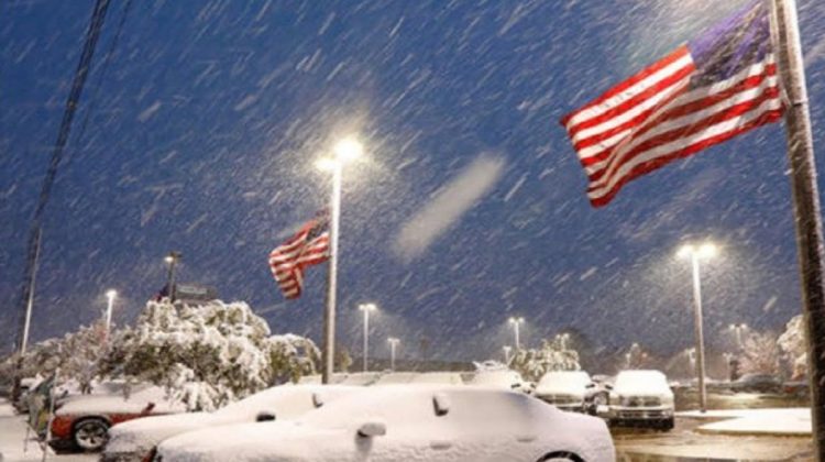 Vremea extremă de Crăciun din SUA a făcut zeci de victime, a lăsat mii de case fără electricitate și zboruri anulate